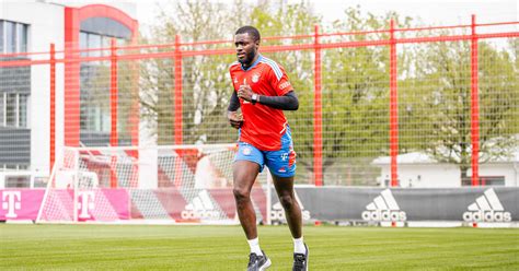 Dayot Upamecano Resumes Running I Fc Bayern