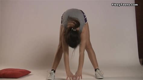 Tight Maria Ivanovna Does Gymnastics Naked