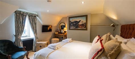 Stay At The Eliot Arms South Cerney Cirencester Gloucestershire