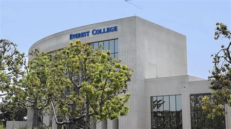 Officials Discuss Options With Students After Corinthian Colleges Shut Down | KTLA