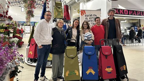 L arbre de Nadal solidari del Mercat Municipal de Dénia ajudarà el