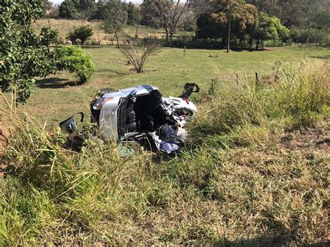 Colis O Entre Dois Carros Deixa Uma Pessoa Morta E Tr S Feridas Na Pr