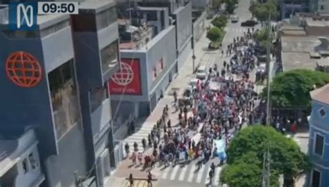 Cercado De Lima Manifestantes Se Concentraron En Exteriores De Canales