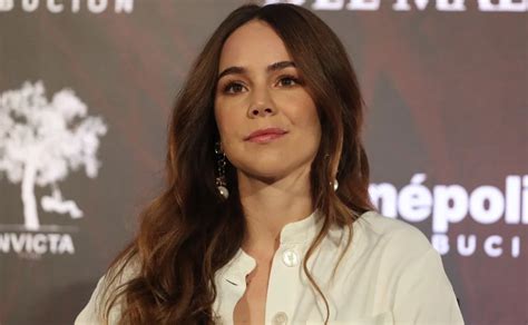 Camila Sodi Y Enloquece A Fans Con Traje De Ba O Rojo