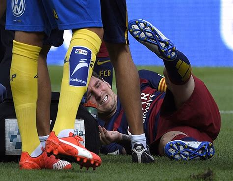 Messi Se Lesiona La Rodilla Estar Semanas De Baja Tiempo Hn