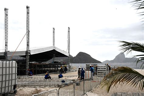 Palco do Réveillon de Icaraí começa a ser montado A Seguir Niterói