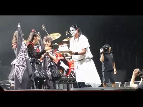 V Deo Chad Smith De Red Hot Chili Peppers Se Une A Babymetal Para Versionar A Judas Priest