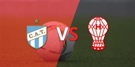 Comienza el juego entre Atlético Tucumán y Huracán en el estadio el