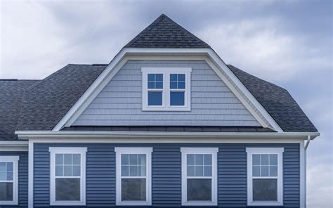 Vinyl Siding With Shake Accents