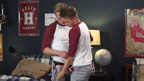 Video Gay Coquin Il Se Soumet A Son Pote Beur Enculeur Porno Gay