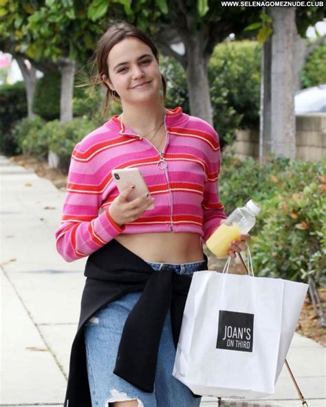 Bailee Madison No Source Posing Hot Babe Beautiful Celebrity Sexy