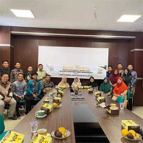 Benchmarking FEBI UIN Syahada Padangsidimpuan Ke FEBI UIN Raden Intan