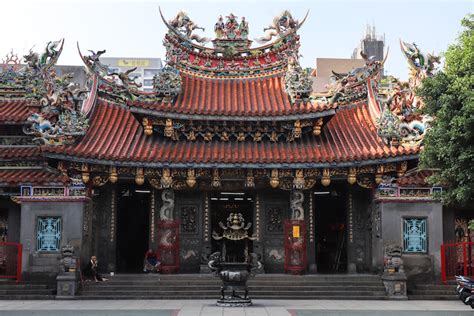 Most beautiful temples in Taipei to visit in a day - TheJumpingSheep