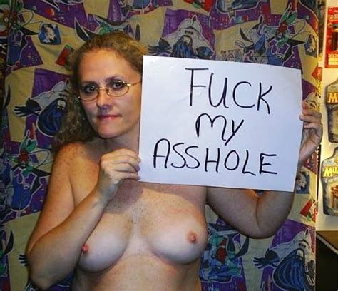 Girls Holding Signs 1487135944 Porn Pic