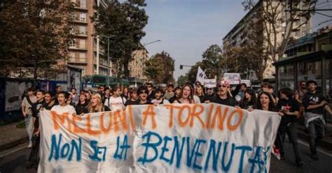 Corteo Contro Giorgia Meloni A Torino Qui Non Sei La Benvenuta