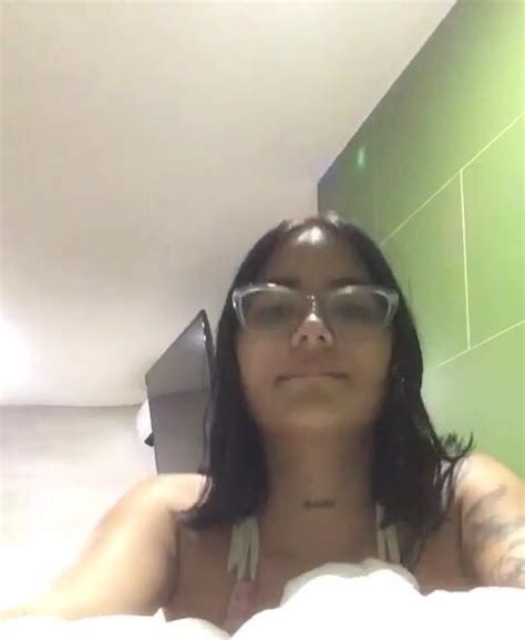 Amateur Brunette Naked In The Bubble Bath Cnn Amador