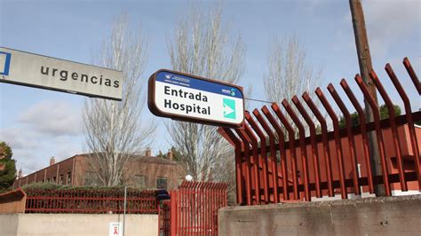 Trasladado Al Hospital Un Trabajador De A Os Tras Ser Golpeado Con