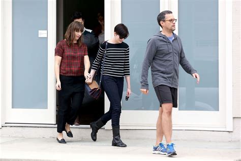 ANNE HATHAWAY Leaves a Singing Lessons Class in Los Angeles – HawtCelebs