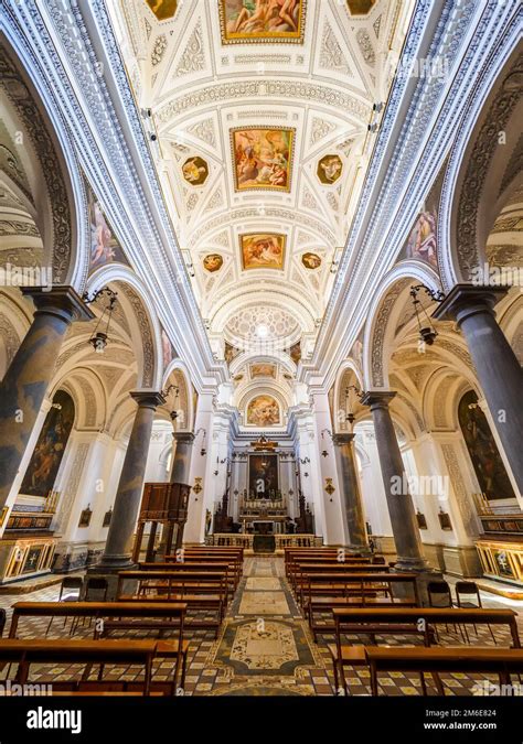 Zentrales Schiff In Der Kirche San Martino Chiesa Di San Martino XIV