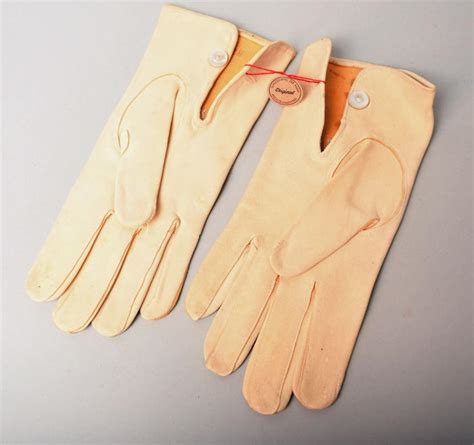 Regimentals GERMAN WWII ALLGEMEINE SS OFFICERS WHITE PARADE GLOVES