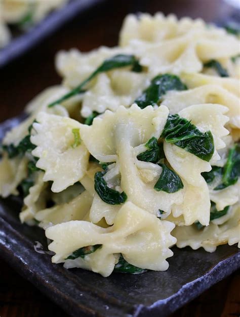 How To Make Simple Creamy Farfalle Pasta With Spinach