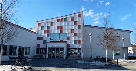 Polis larmades efter hot mot Sjöfruskolan i Umeå SVT Nyheter