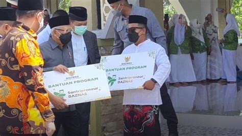 Wapres RI Serahkan Bantuan Program Santripreneur Ketua Baznaz Pemuda