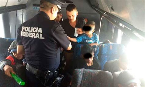 Detienen a 24 migrantes guatemaltecos en un autobús cerca de CDMX El