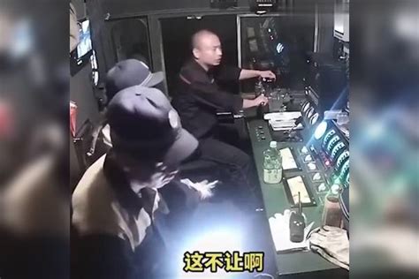 无语！湖北一男子酒后与妻子争吵，情绪激动两次走上铁轨将火车逼停 铁轨 妻子 情绪