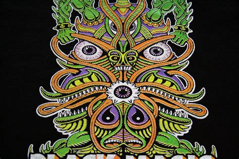 TOTEM T-SHIRT | Black Magic Flower Power