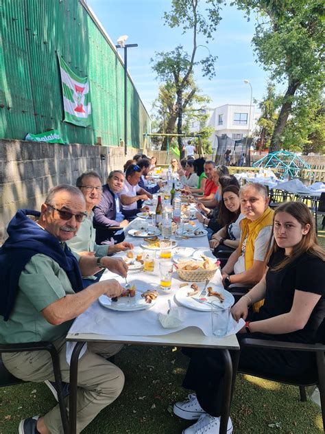 O benxamín celebrou o ascenso cunha comida de confraternidade