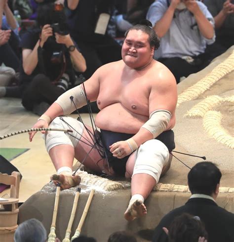 横綱照ノ富士が錦木に苦杯 2日目で土 4年ぶり金星の錦木「流れで投げれた」 大関取りかかる3関脇はそろって2連勝スポーツデイリースポーツ