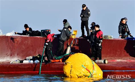 4日夜に転覆の漁船、船室で行方不明者1人を発見・死亡確認依然8人不明 ／全羅南道 Chosun Online 朝鮮日報