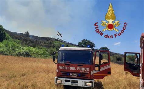 Roma Vasto Incendio A Campagnano Canadair In Azione