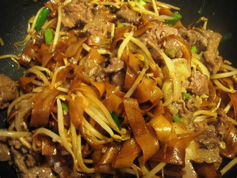 Miss.Adventure @Home: Phở Xào Thịt Bò (Stir Fried Noodles with Beef)