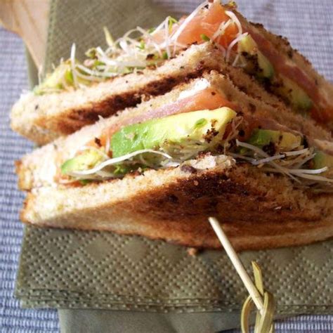 Easy Club Sandwich Recipe – Sandwich with Smoked Salmon and Avocado ...