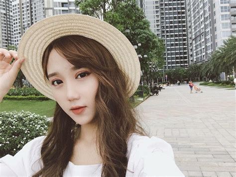 Hot girl quân nhân xinh đẹp hát hay là mẫu ảnh nổi tiếng Báo Dân trí