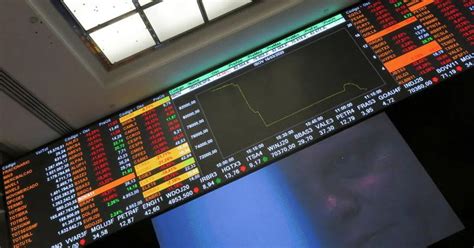 MERCADOS A LATINA Monedas regionales cierran en baja por negativos datos económicos de China y