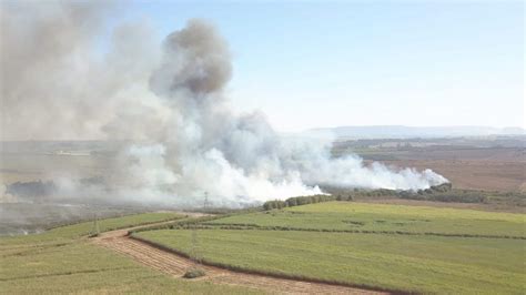 Incêndio atinge canavial e fumaça chama atenção Jornal Cidade RC