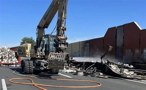 Lkw Aufliegeer Brennt Auf Autobahn A In Melle Kreisfeuerwehr Osnabr Ck