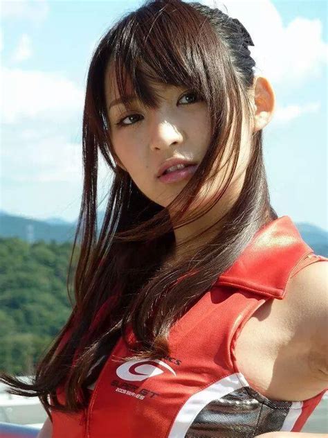 Cewek Yang Menggunakan Bikini Pamerkan Ketiak Hot Dan Sexy Kulit Mulus Wanita Muda