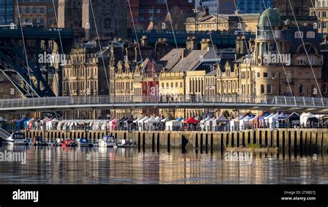 Newcastle Quayside Sunday market stalls Stock Photo - Alamy