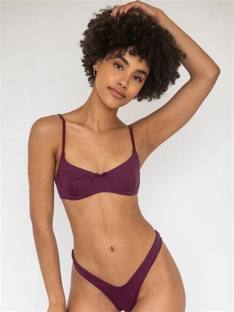 8 Hot Sexy Kalia Bikini Pics