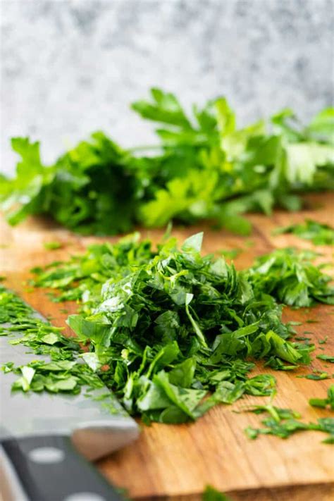 How To Chop Parsley Step By Step Guide Video