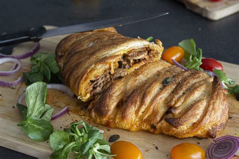 Feuilleté viande hachée cheddar et champignons L Agence La Graine