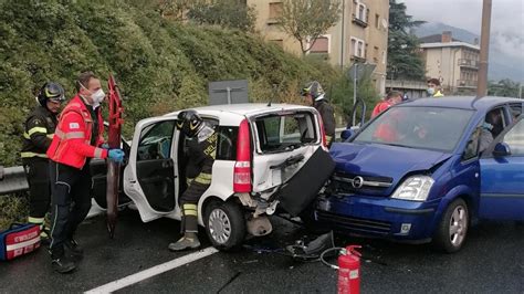 Incidente Ad Aosta Tre Persone Ferite Sulla Statale