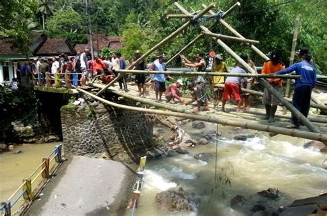 5 Tradisi Gotong Royong Di Masyarakat Indonesia Penuh Nilai Mulia