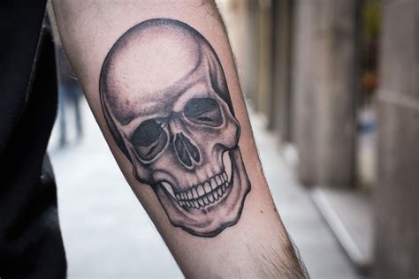 Tatouage Tête De Mort 40 Idées Memento Mori Tatouage En Styles Variés