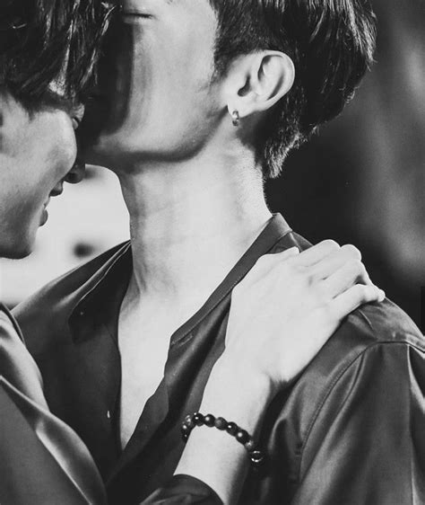 Pin By Elizabeth Tahiri On Hugging Pics In Cute Gay Couples Cute Gay Actors