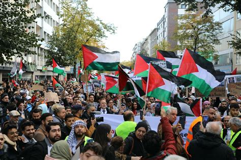 D Sseldorf Anzeigen Nach Pal Stinenser Demo